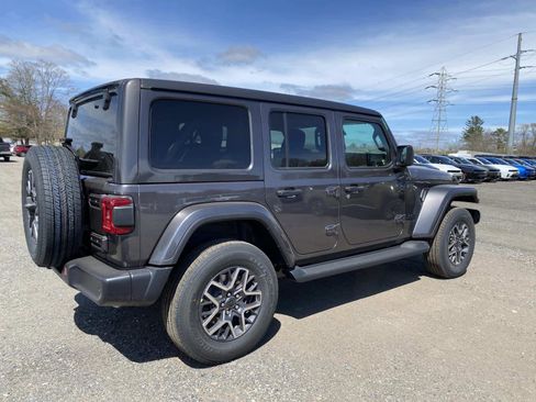 New 2026 Jeep Wrangler Unlimited Sahara AWD/4WD image 3