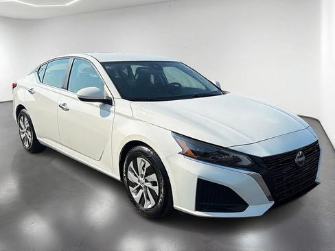 Used 2023 Nissan Altima 2.5 S FWD image 3