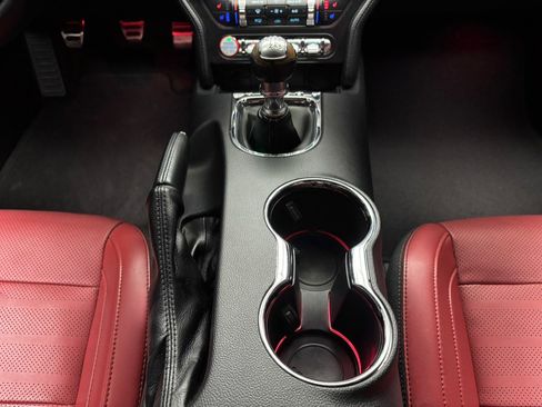 Used 2017 Ford Mustang Premium image 38