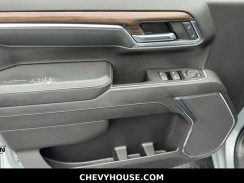 Used 2023 Chevrolet Silverado 1500 LT w/ Convenience Package II AWD/4WD image 10