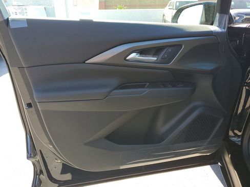 New 2026 Chevrolet Equinox EV LT image 18