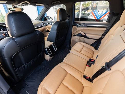 Used 2016 Porsche Cayenne AWD/4WD image 32