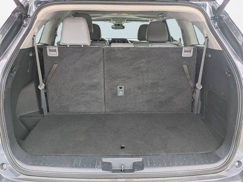 Used 2024 Toyota Highlander XLE FWD image 21