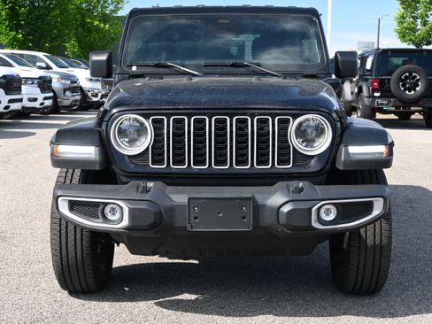 Used 2025 Jeep Wrangler Unlimited Sahara w/ Safety Group AWD/4WD image 3