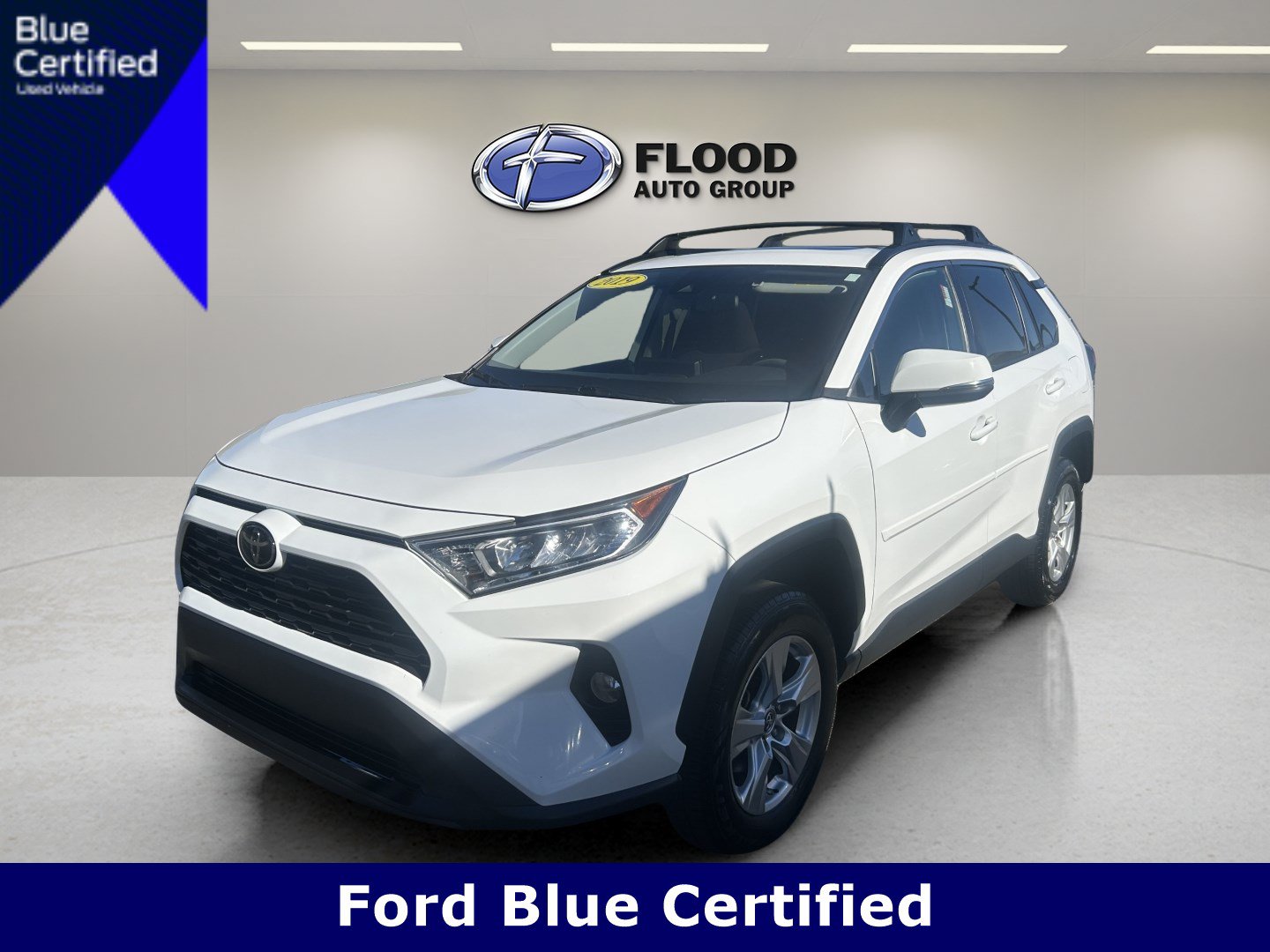 Used 2019 Toyota RAV4 XLE w/ Convenience Package FWD image 3