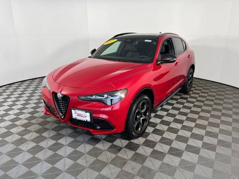 Used 2025 Alfa Romeo Stelvio Sprint image 3
