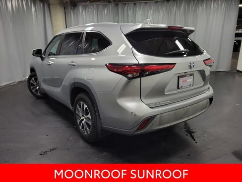 Used 2023 Toyota Highlander XLE AWD/4WD image 6
