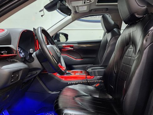 Used 2020 Toyota Highlander XLE image 14