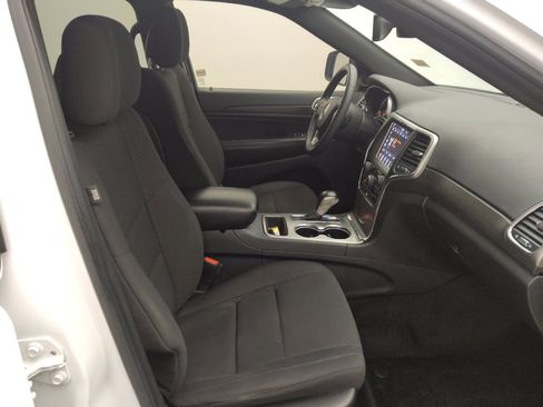 Used 2018 Jeep Grand Cherokee Laredo image 21