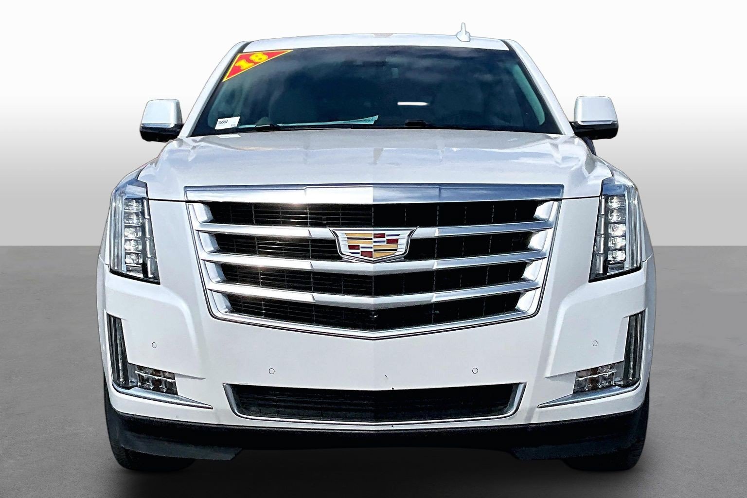 Used 2018 Cadillac Escalade Luxury AWD/4WD image 3