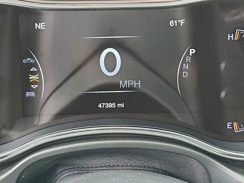 Used 2020 Jeep Grand Cherokee Altitude image 16