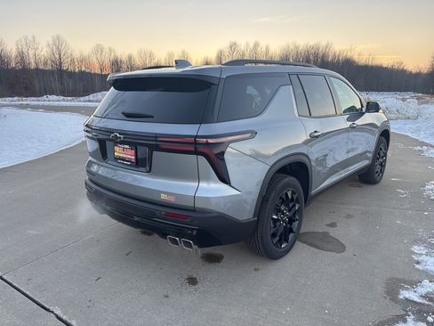 New 2025 Chevrolet Traverse LT w/ Midnight/Sport Edition image 9