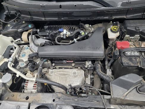 Used 2018 Nissan Rogue SV image 30