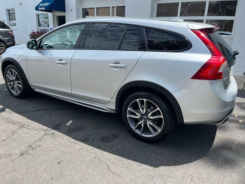 Used 2018 Volvo V60 T5 Cross Country w/ Convenience Package AWD/4WD image 2