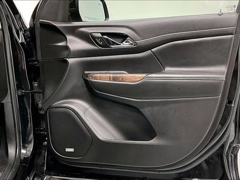 Used 2022 GMC Acadia Denali w/ Denali Ultimate Package FWD image 23