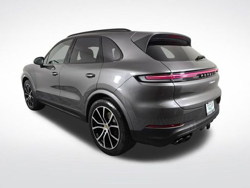 Used 2024 Porsche Cayenne image 5