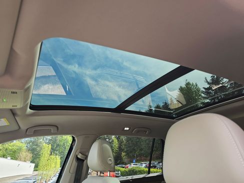 Used 2024 Volkswagen Atlas SE w/ Panoramic Sunroof Package AWD/4WD image 26