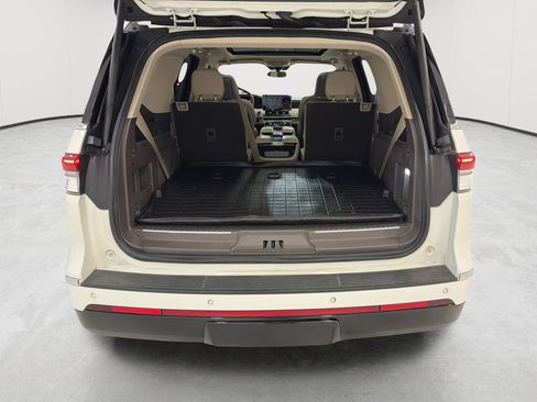 Used 2023 Lincoln Navigator Reserve AWD/4WD image 24