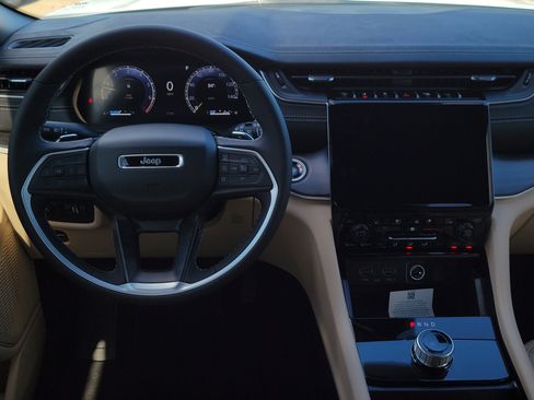 New 2025 Jeep Grand Cherokee L Limited w/ Luxury Tech Group II image 11