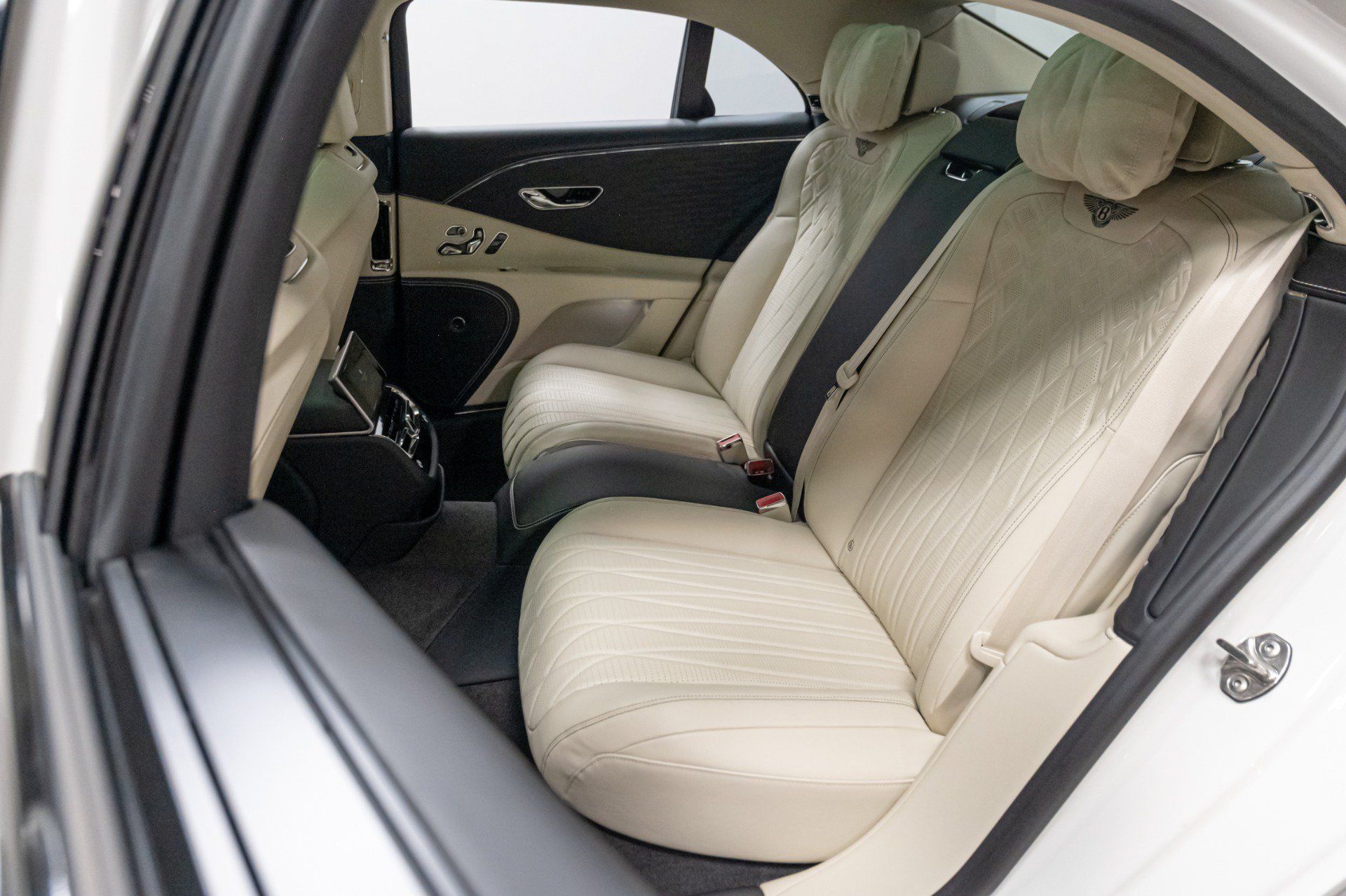 Used 2021 Bentley Flying Spur W12 AWD/4WD image 40