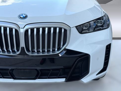 Used 2024 BMW X5 xDrive50e w/ M Sport Package AWD/4WD image 10