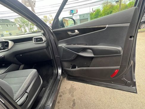 Used 2016 Kia Sorento LX image 28