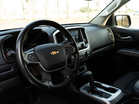 Used 2021 Chevrolet Colorado LT w/ LT Convenience Package image 16