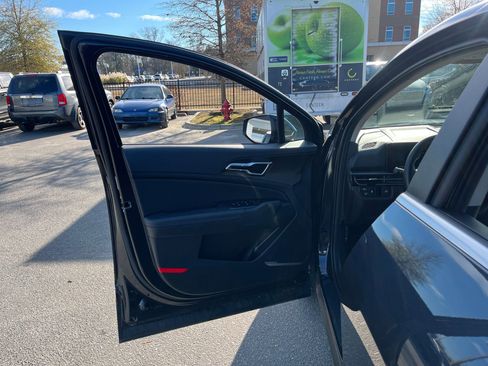 Used 2026 Kia Sportage EX image 15