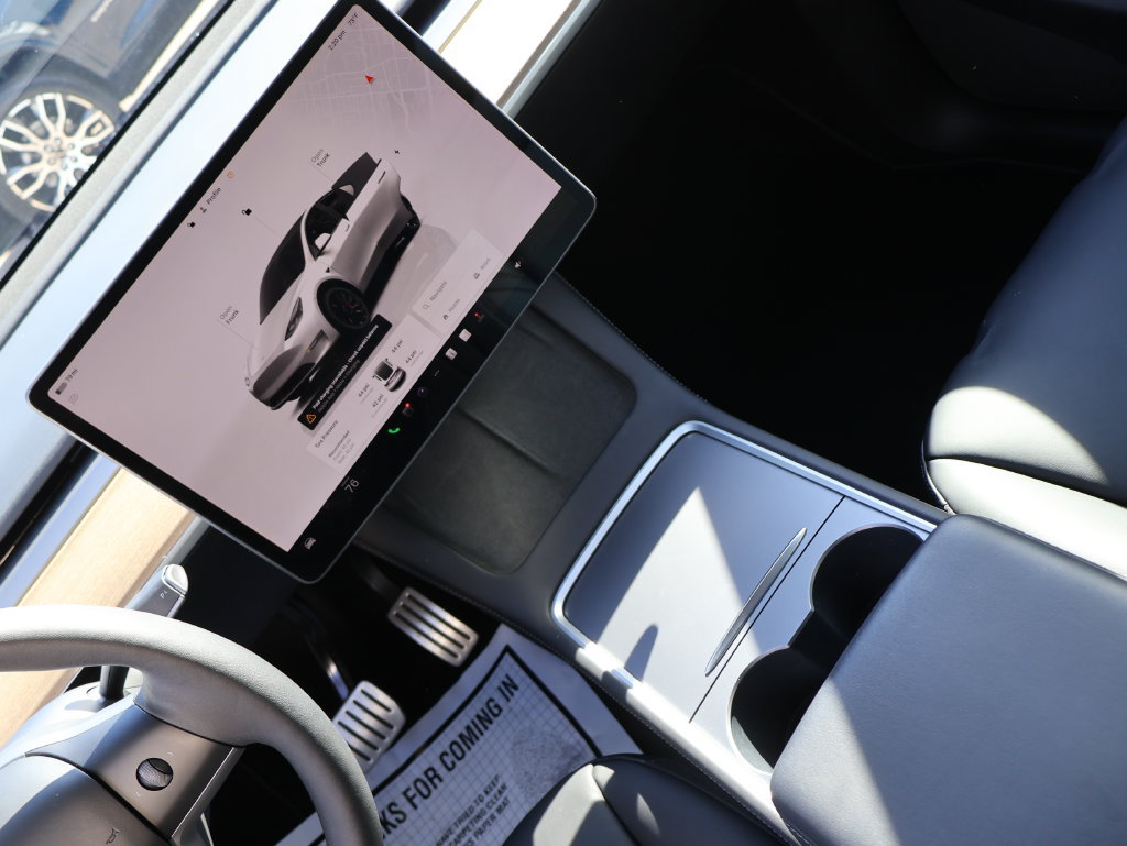 Used 2022 Tesla Model Y Performance AWD/4WD image 16