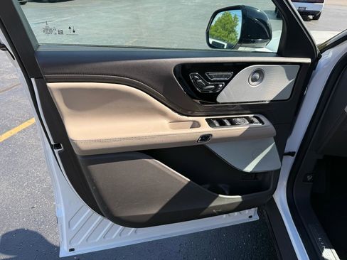 Used 2020 Lincoln Aviator Reserve w/ Equipment Group 202A AWD/4WD image 12
