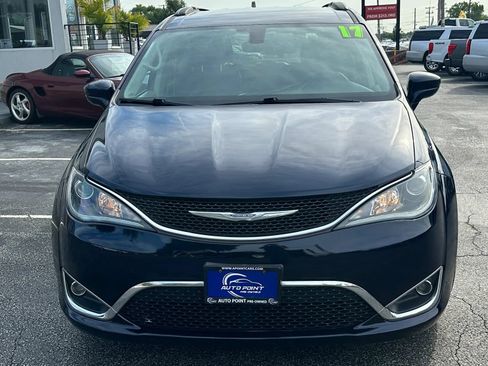 Used 2017 Chrysler Pacifica Touring-L FWD image 2