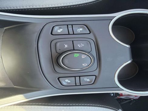 Used 2023 GMC Terrain SLE w/ Driver Convenience Package image 32