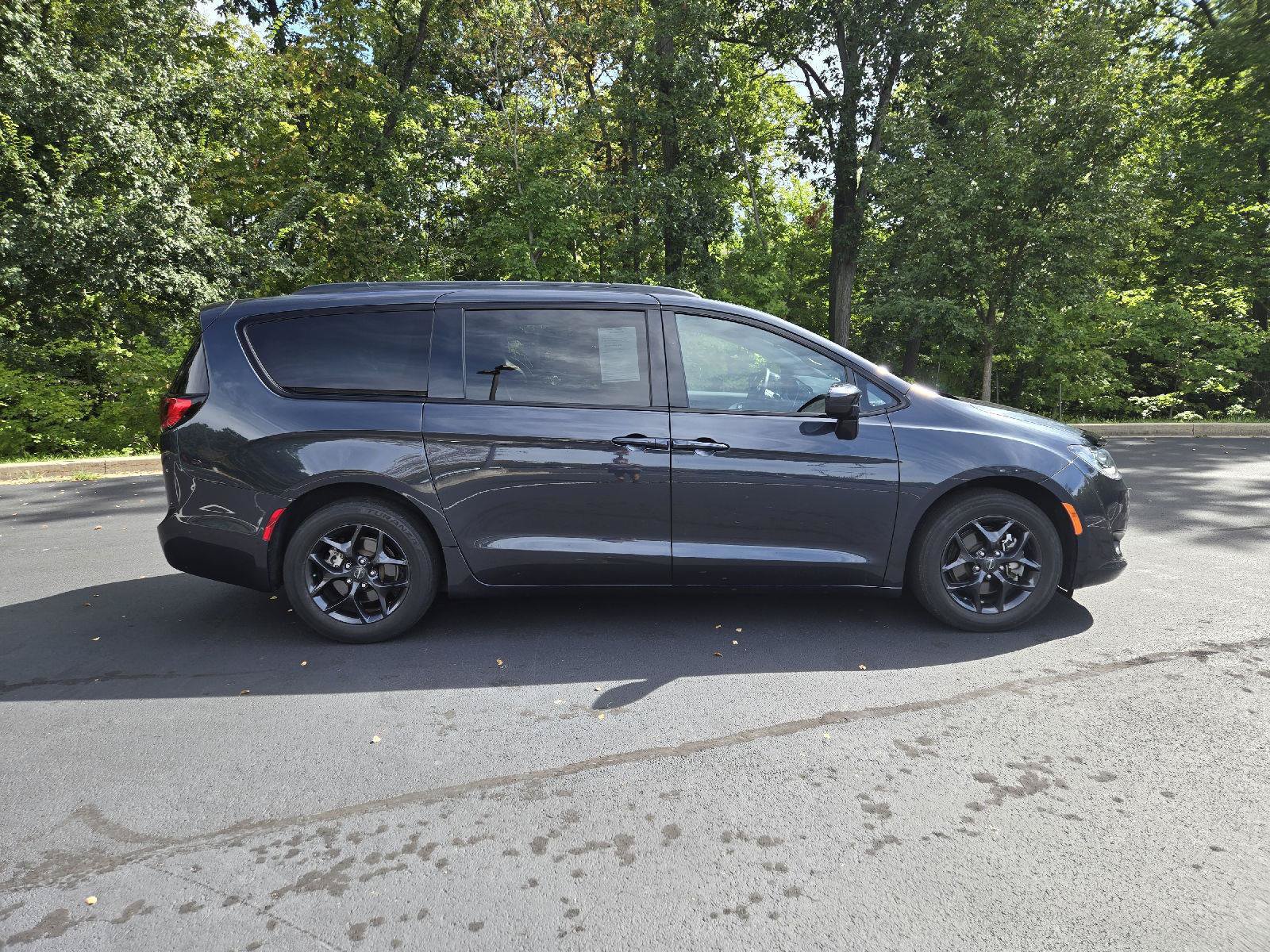 Used 2020 Chrysler Pacifica Touring-L Plus FWD image 2