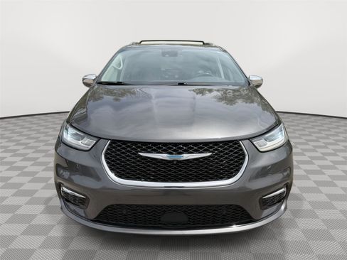 Used 2021 Chrysler Pacifica Limited w/ Premium & Safety Sphere Group FWD image 6
