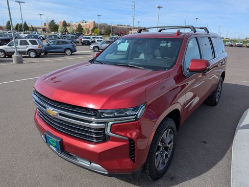 Certified 2023 Chevrolet Suburban LT w/ Luxury Package AWD/4WD image 8