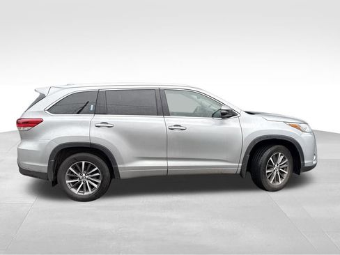 Used 2017 Toyota Highlander XLE image 8