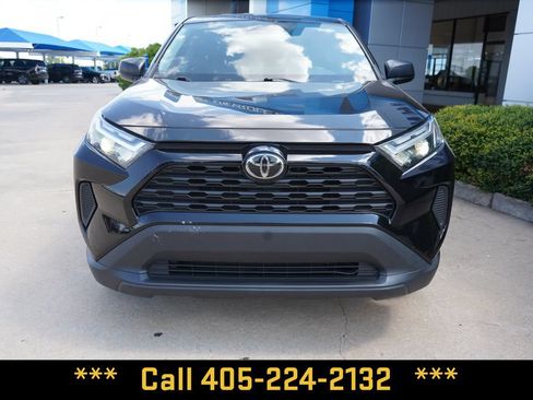Used 2023 Toyota RAV4 LE AWD/4WD image 3
