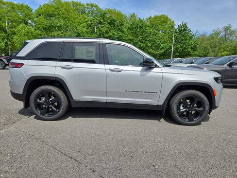 New 2026 Jeep Grand Cherokee Limited AWD/4WD image 3