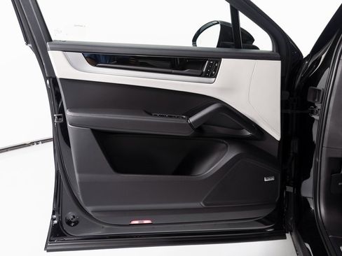 New 2025 Porsche Cayenne S image 20