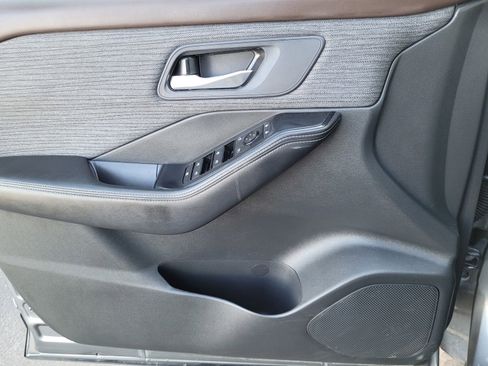 Used 2023 Nissan Rogue SV image 13