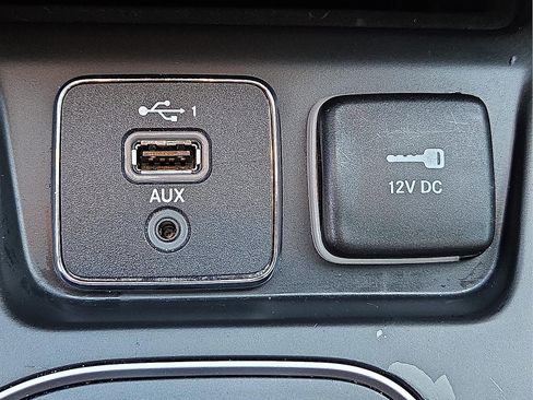 Used 2019 Jeep Cherokee Latitude w/ Popular Appearance Group image 17