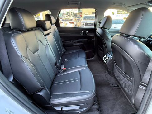 Used 2024 Kia Sorento S FWD image 15