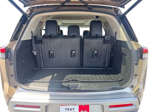 Used 2024 Nissan Pathfinder Platinum w/ Cargo Package AWD/4WD image 19