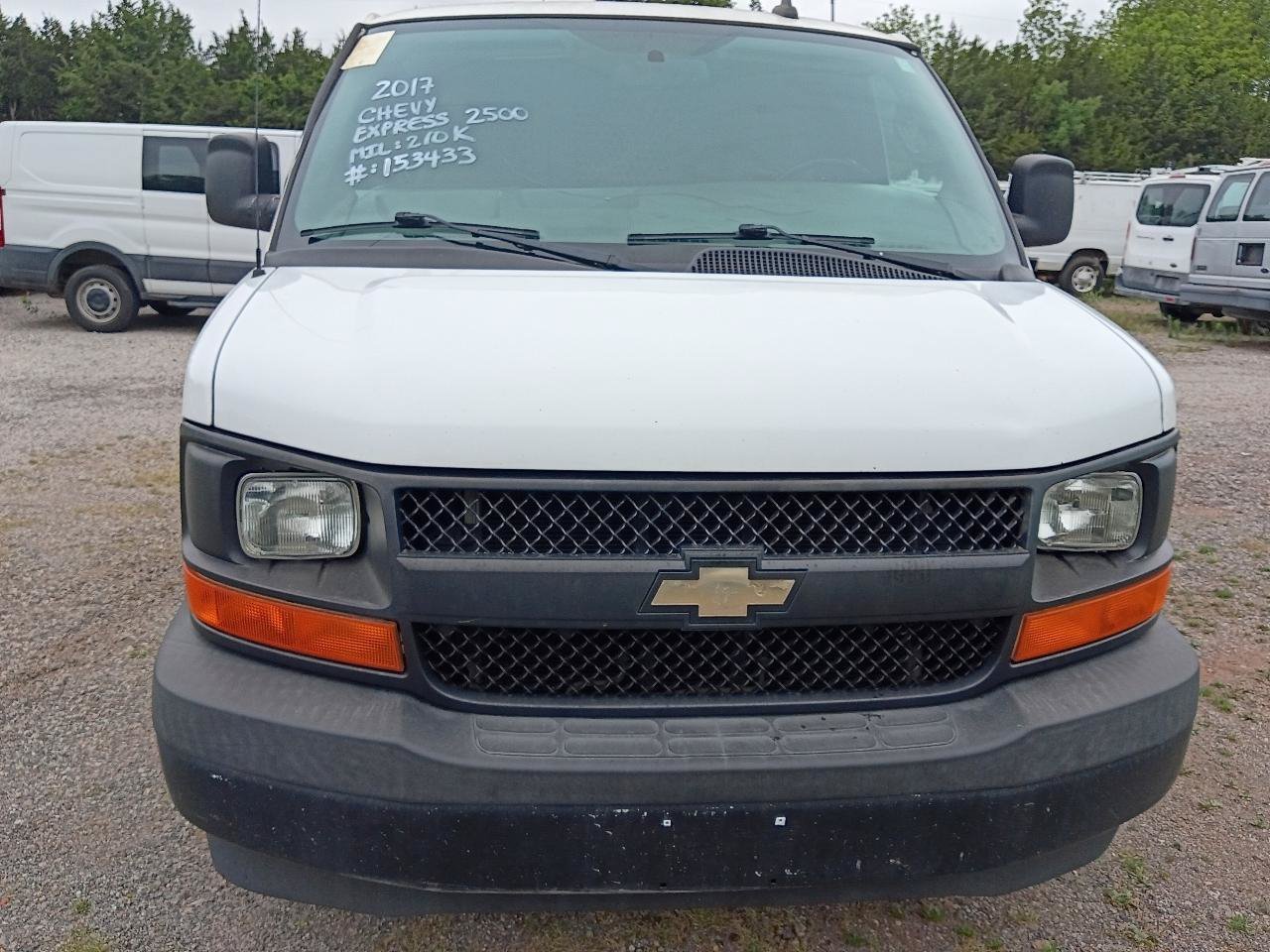 Used 2017 Chevrolet Express 2500 RWD image 2