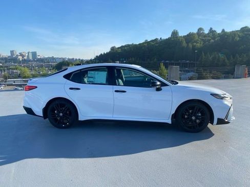 New 2026 Toyota Camry Hybrid AWD/4WD image 3