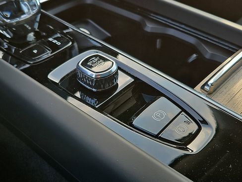 New 2026 Volvo XC60 B5 Plus w/ Protection Package Premier image 19