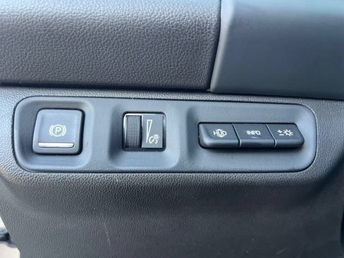 Used 2023 GMC Acadia Denali w/ Denali Technology Package FWD image 23