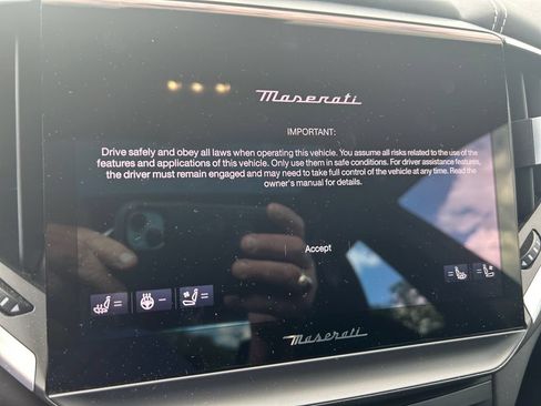 Used 2022 Maserati Ghibli Modena Q4 AWD/4WD image 19