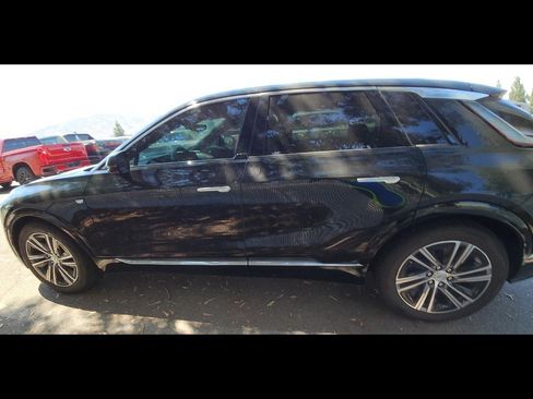 Used 2023 Cadillac Lyriq 2WD image 8