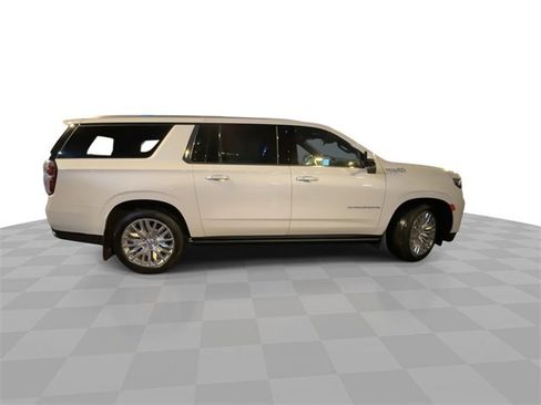 Certified 2024 Chevrolet Suburban High Country image 9
